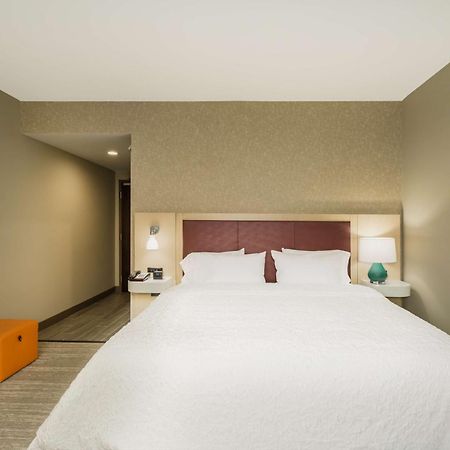 Hampton Inn Newport Exterior foto