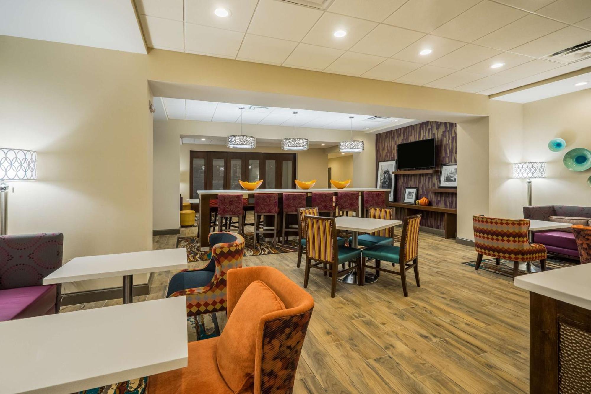 Hampton Inn Newport Exterior foto